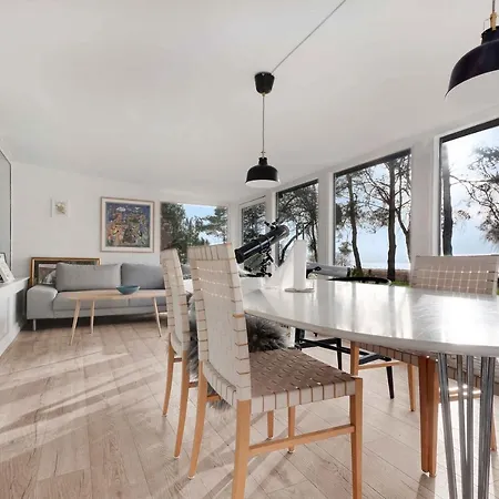 Amazing With View At The Water *