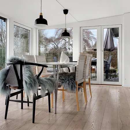 Amazing With View At The Water Feriehus *